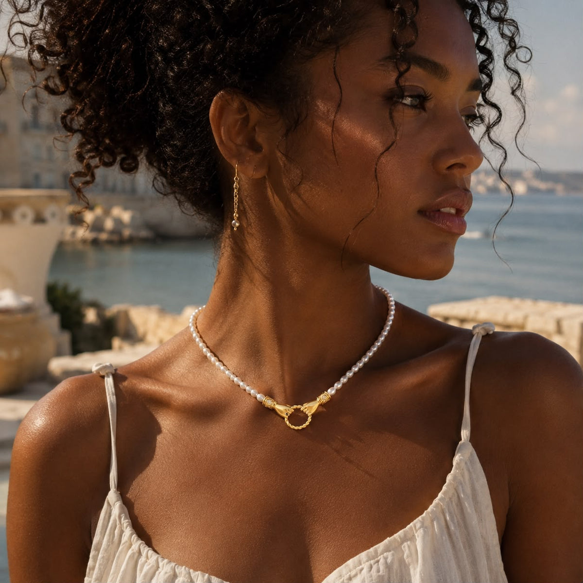 Eterna Holding Hands Necklace