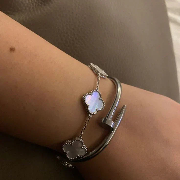 CLOVER | White Bracelet