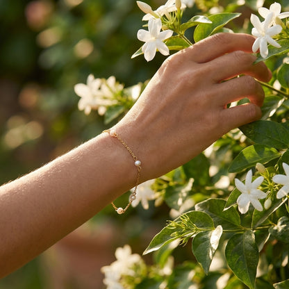 Elara Pearl Chain Bracelet